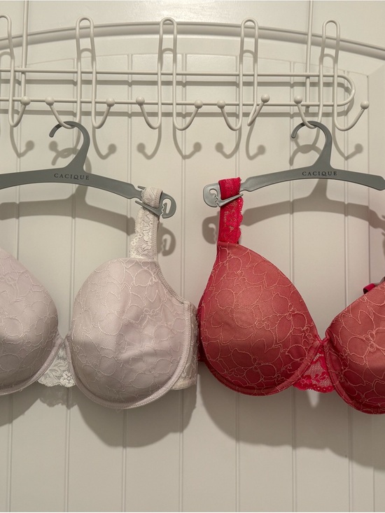 Frederick's of Hollywood Other - Set of 2 Fredrick’s of Hollywood 38DD Lace Underwire Bras - White and Pink